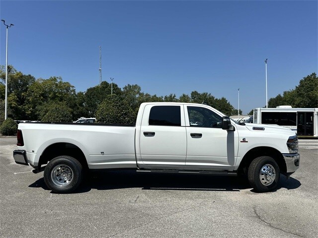 2026 Ram 3500 Tradesman photo 4