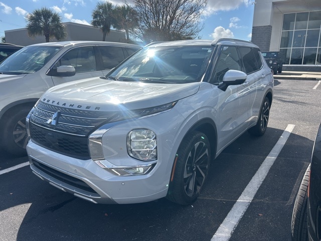 2024 Mitsubishi Outlander SEL's photo