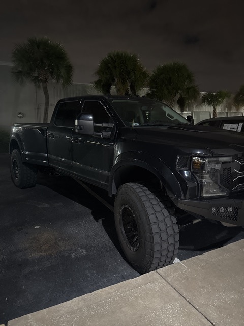 2021 Ford F-450 Super Duty Limited's photo