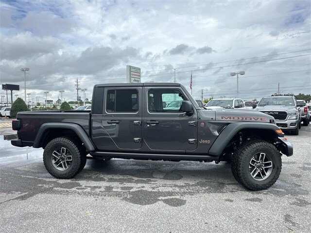 2025 Jeep Gladiator Mojave photo 4