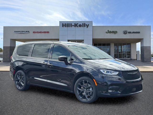 2026 Chrysler Pacifica Select AWD's photo