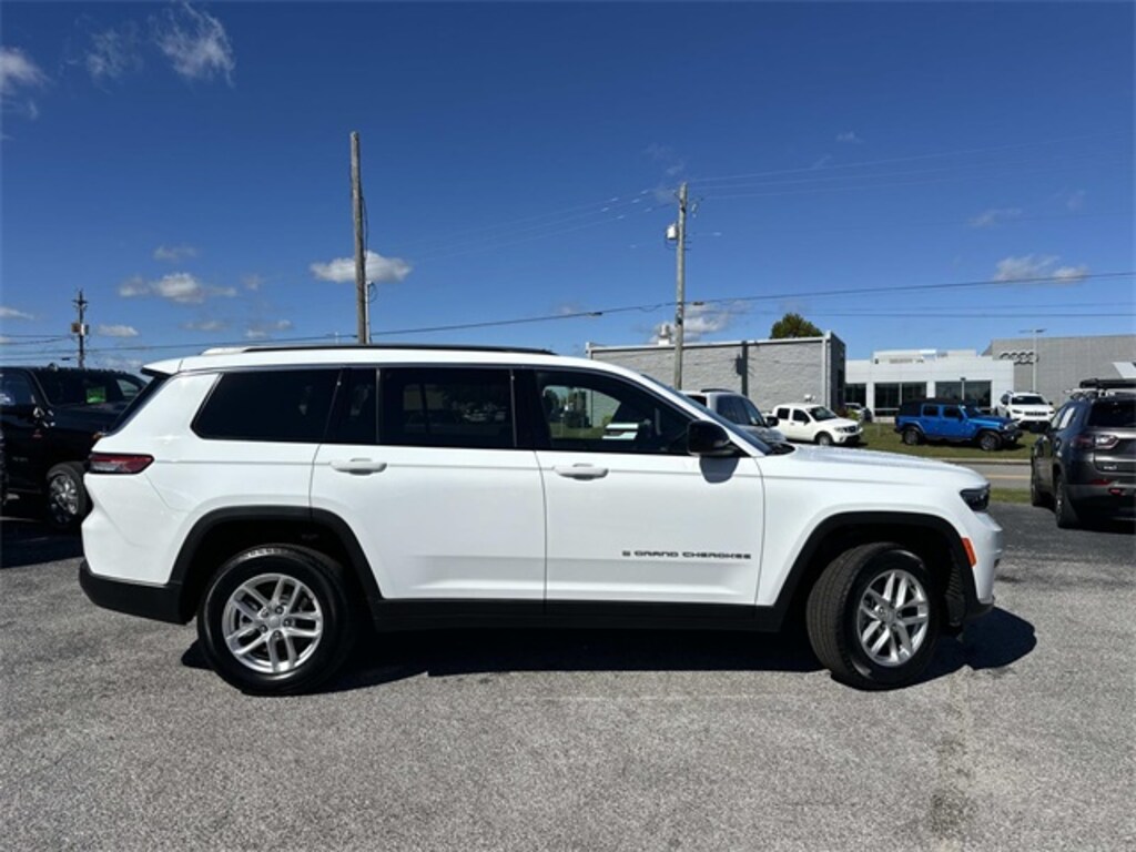 Used 2025 Jeep Grand Cherokee L Laredo SUV