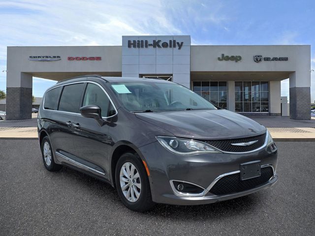 2017 Chrysler Pacifica Touring-L's photo