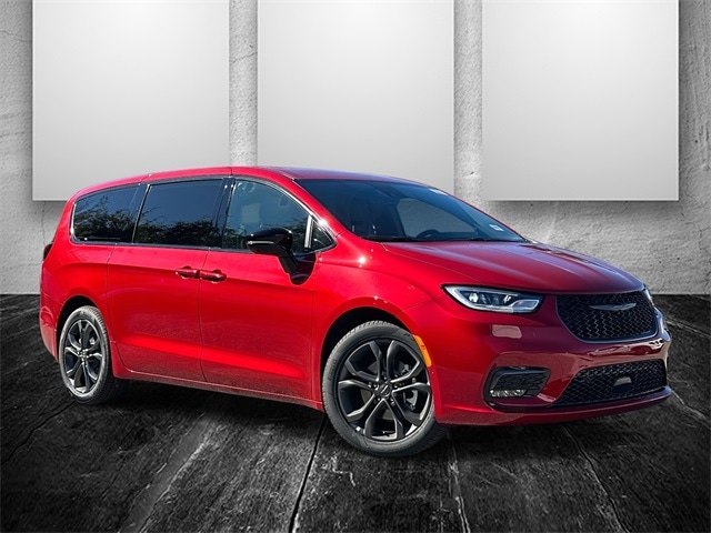 2026 Chrysler Pacifica Select's photo