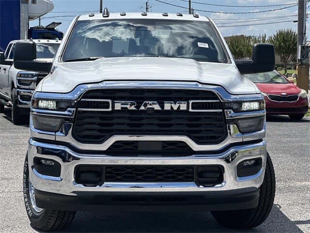 2025 Ram 2500 Tradesman photo 2