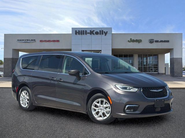 2023 Chrysler Pacifica Touring L's photo