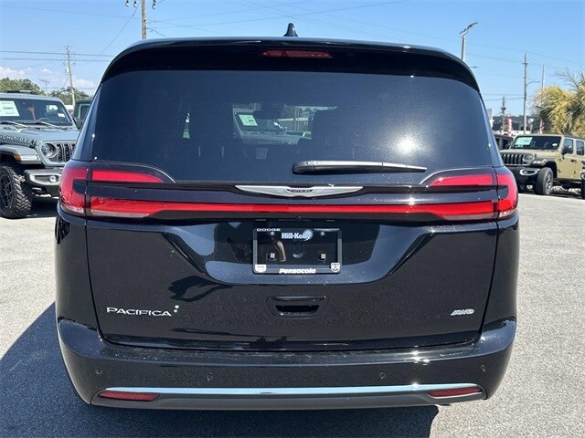 2025 Chrysler Pacifica photo 3
