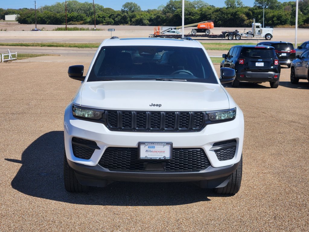 Used 2023 Jeep Grand Cherokee Laredo SUV