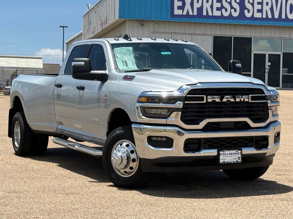 New 2026 Ram 3500 LONE STAR CREW CAB 4X4 8' BOX Pickup