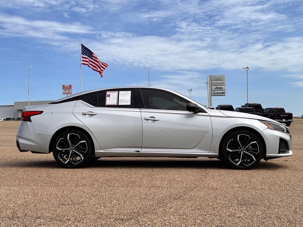 Used 2024 Nissan Altima 2.5 SR Sedan