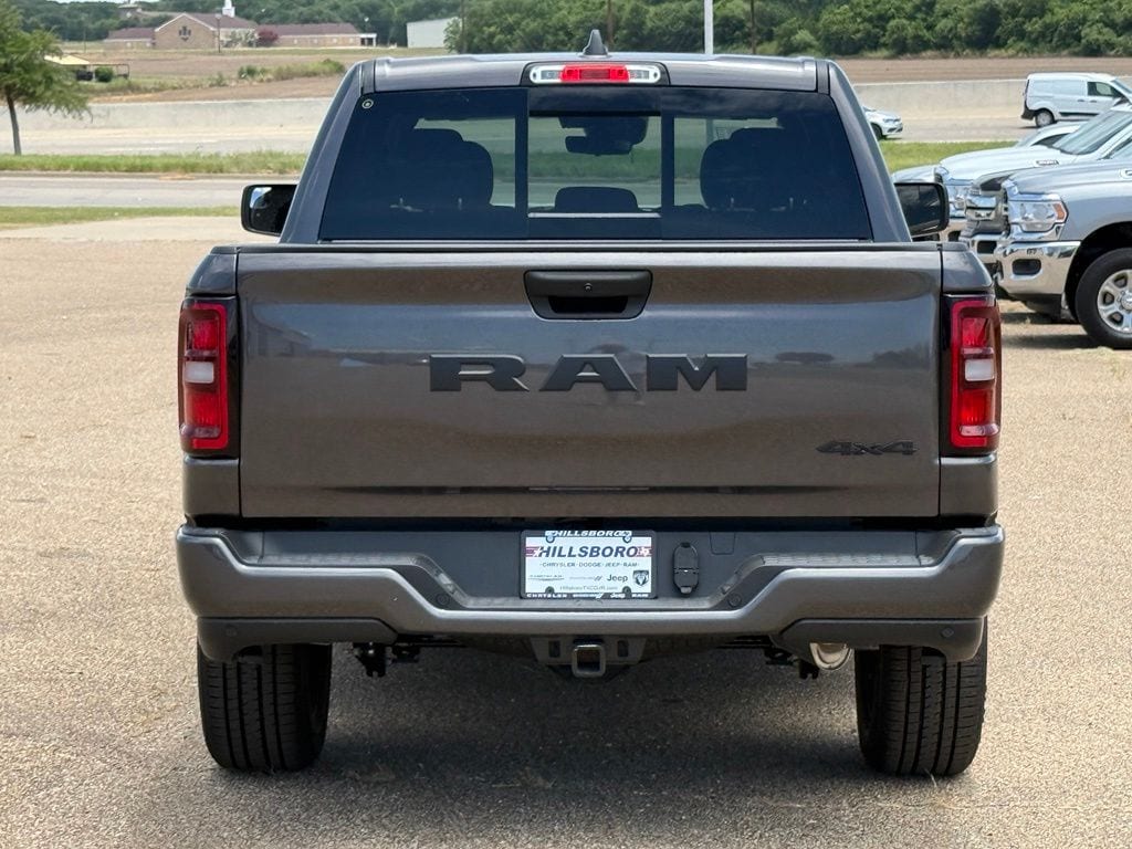 New 2026 Ram 1500 EXPRESS CREW CAB 4X4 5'7 BOX Pickup