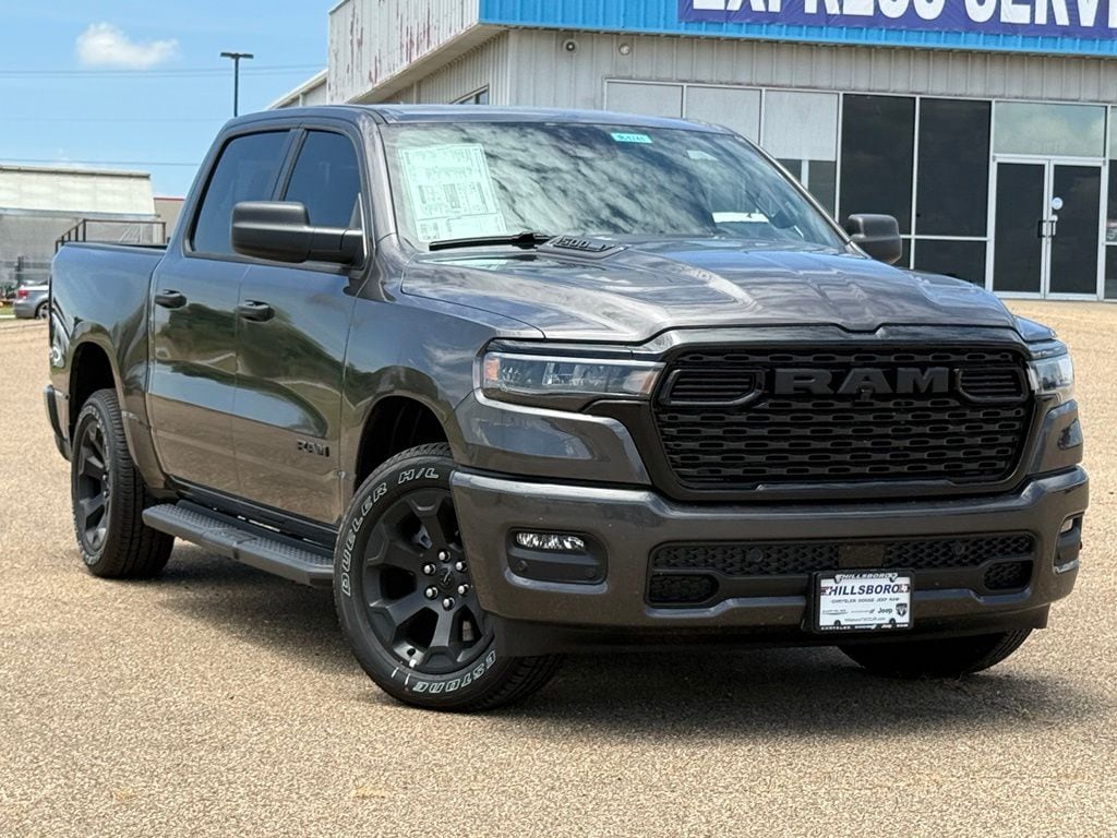 New 2026 Ram 1500 EXPRESS CREW CAB 4X4 5'7 BOX Pickup