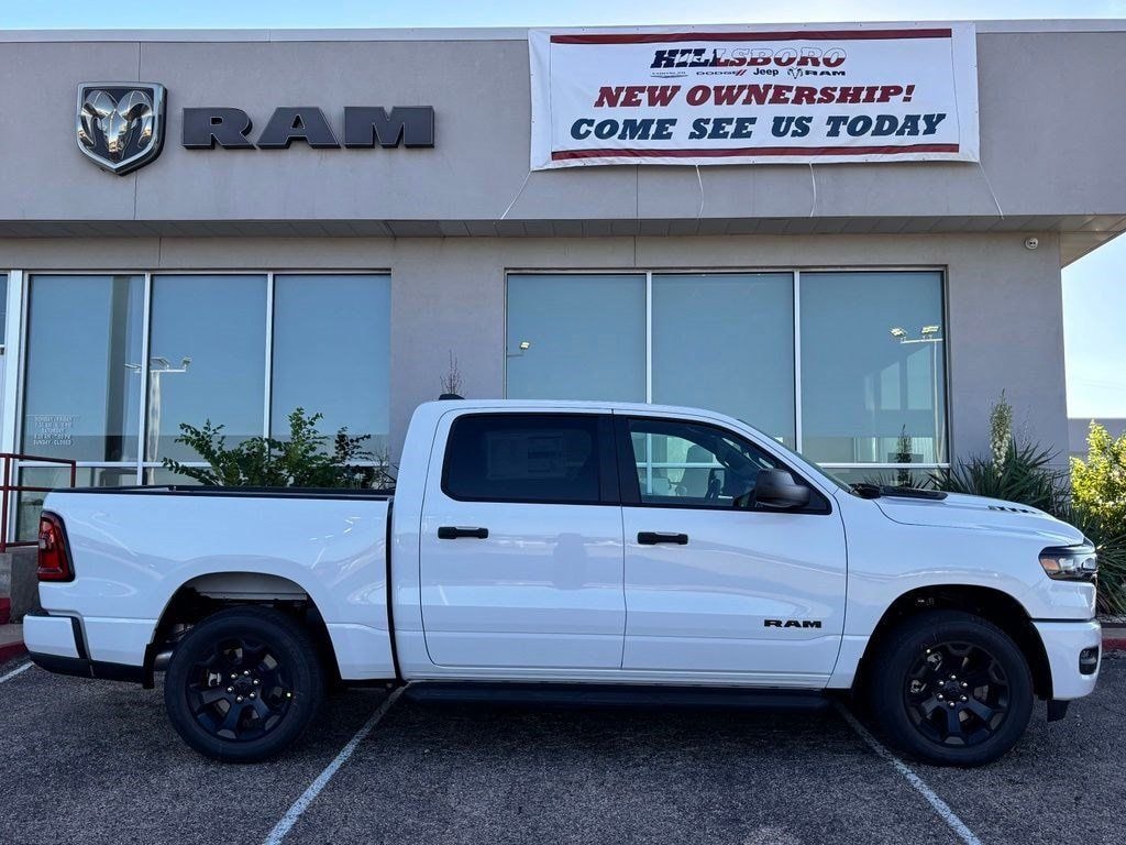 New 2026 Ram 1500 EXPRESS CREW CAB 4X4 5'7 BOX Pickup