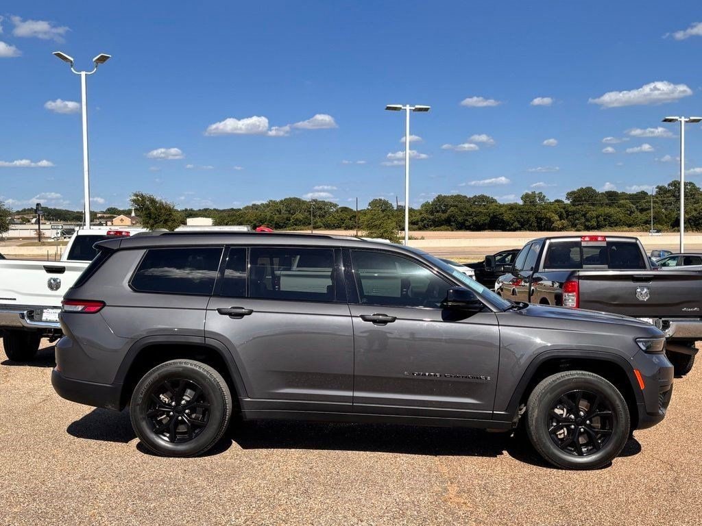 Used 2024 Jeep Grand Cherokee L Laredo SUV
