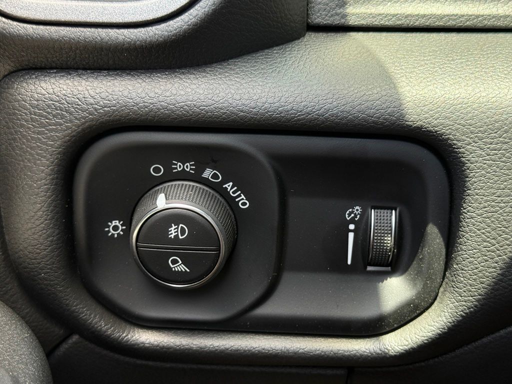 2025 RAM 2500 Tradesman - Photo 25