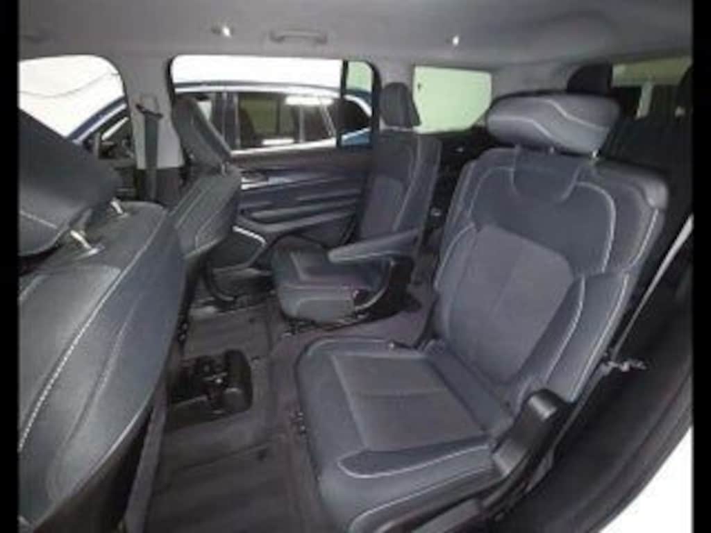 Used 2021 Jeep Grand Cherokee L Laredo SUV