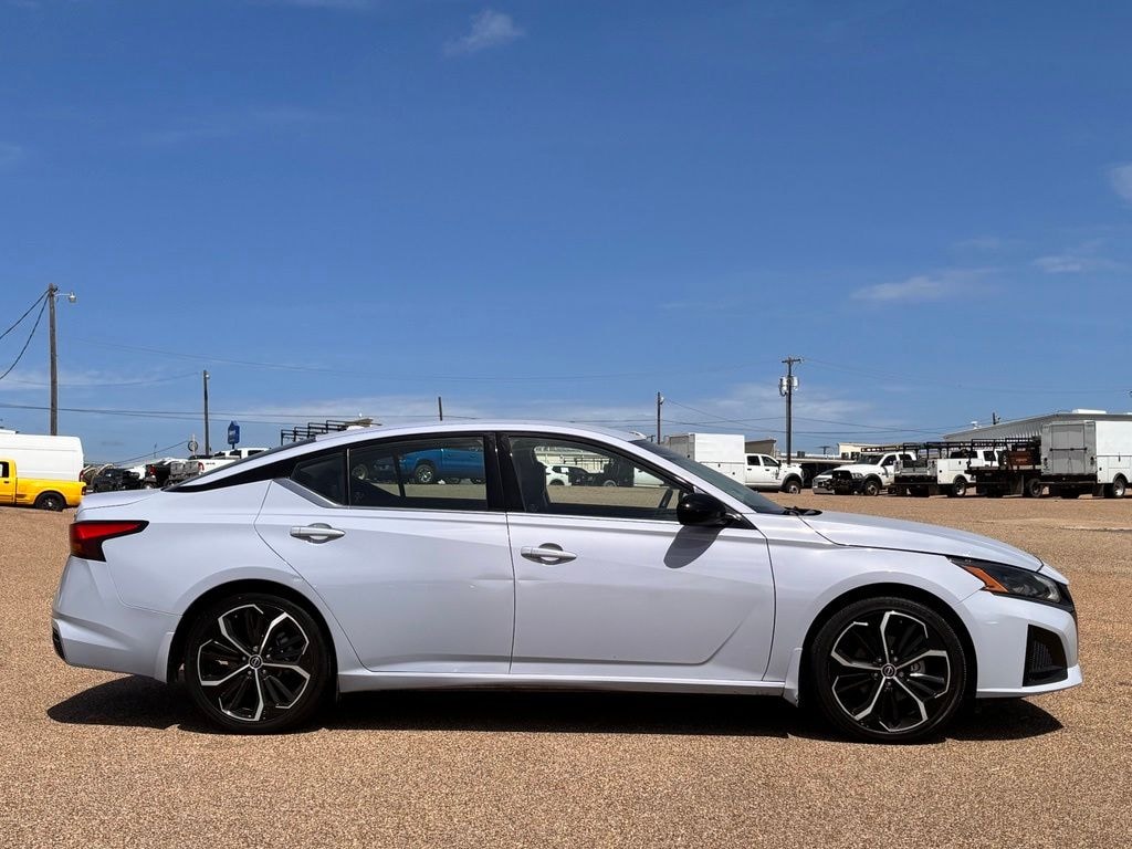 Used 2023 Nissan Altima 2.5 SR Sedan
