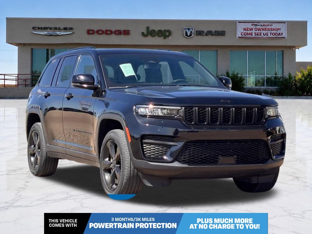 Used 2023 Jeep Grand Cherokee Laredo