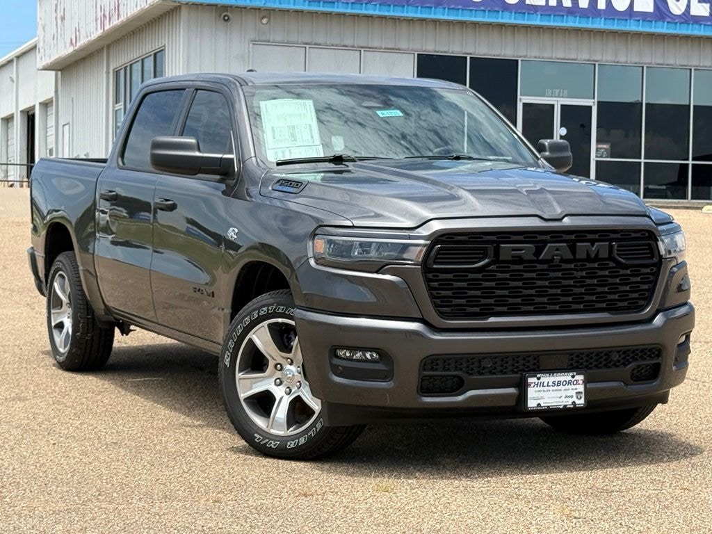 New 2026 Ram 1500 EXPRESS CREW CAB 4X2 5'7 BOX Pickup