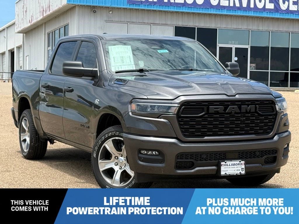 New 2026 Ram 1500 EXPRESS CREW CAB 4X2 5'7 BOX