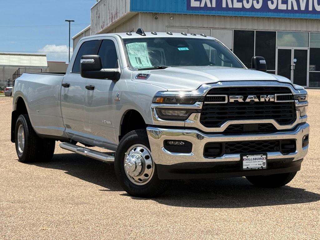 New 2026 Ram 3500 LONE STAR CREW CAB 4X4 8' BOX Pickup