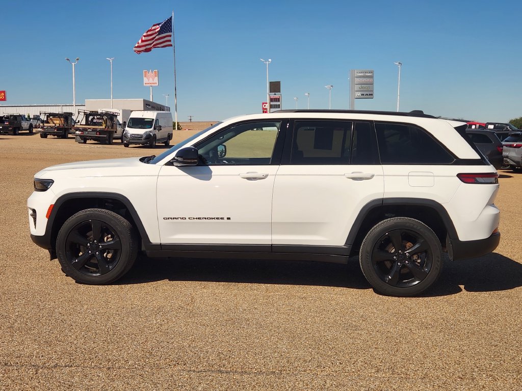 Used 2023 Jeep Grand Cherokee Laredo SUV