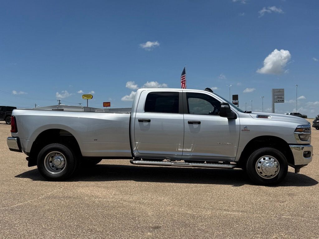 New 2026 Ram 3500 LONE STAR CREW CAB 4X4 8' BOX Pickup