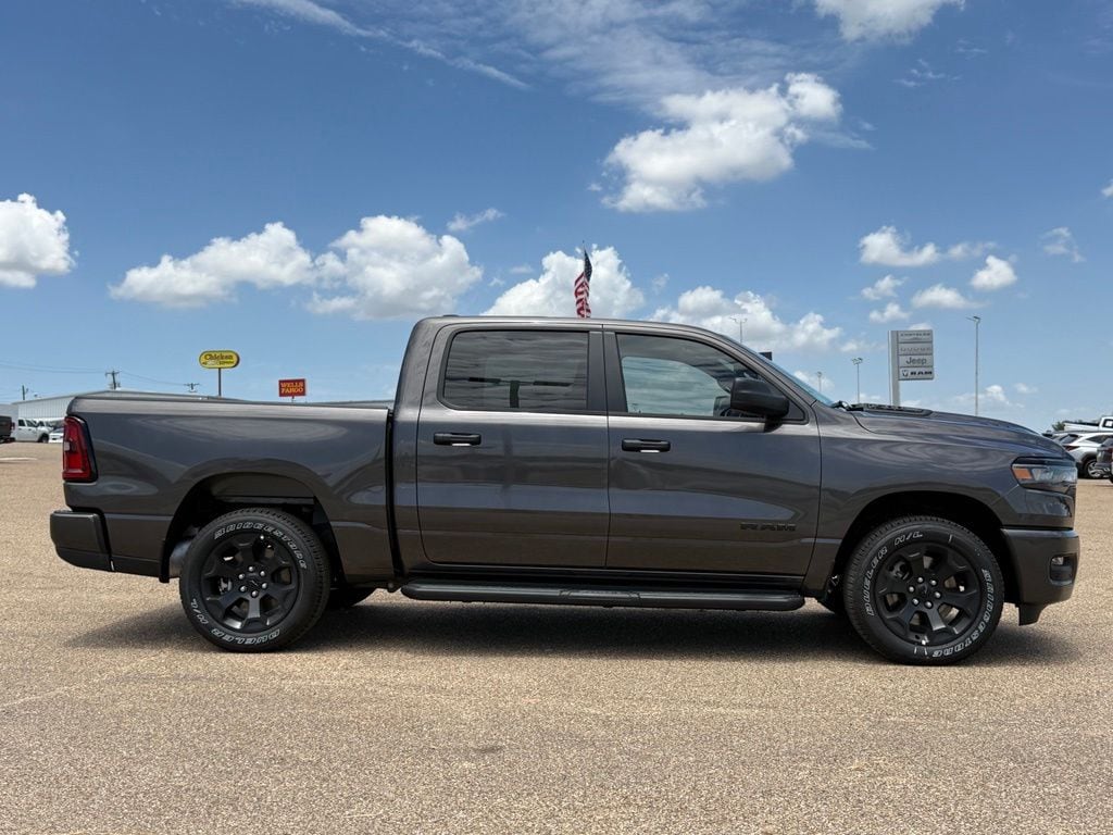 New 2026 Ram 1500 EXPRESS CREW CAB 4X4 5'7 BOX Pickup