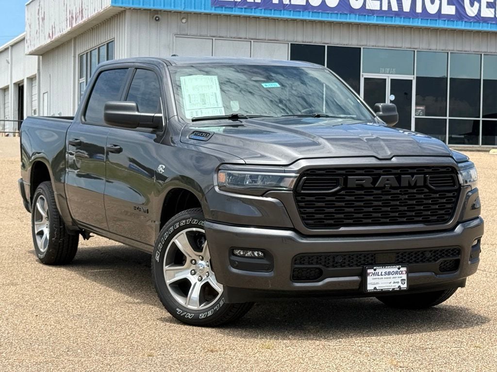 New 2026 Ram 1500 EXPRESS CREW CAB 4X2 5'7 BOX Pickup