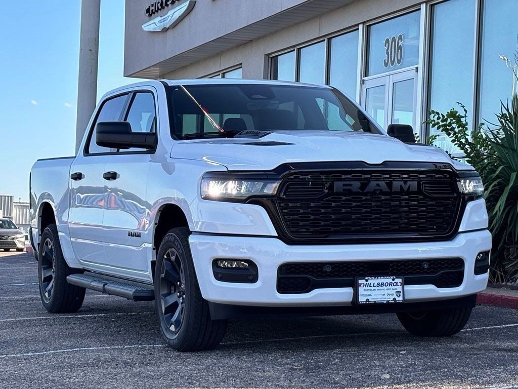 New 2026 Ram 1500 EXPRESS CREW CAB 4X4 5'7 BOX Pickup
