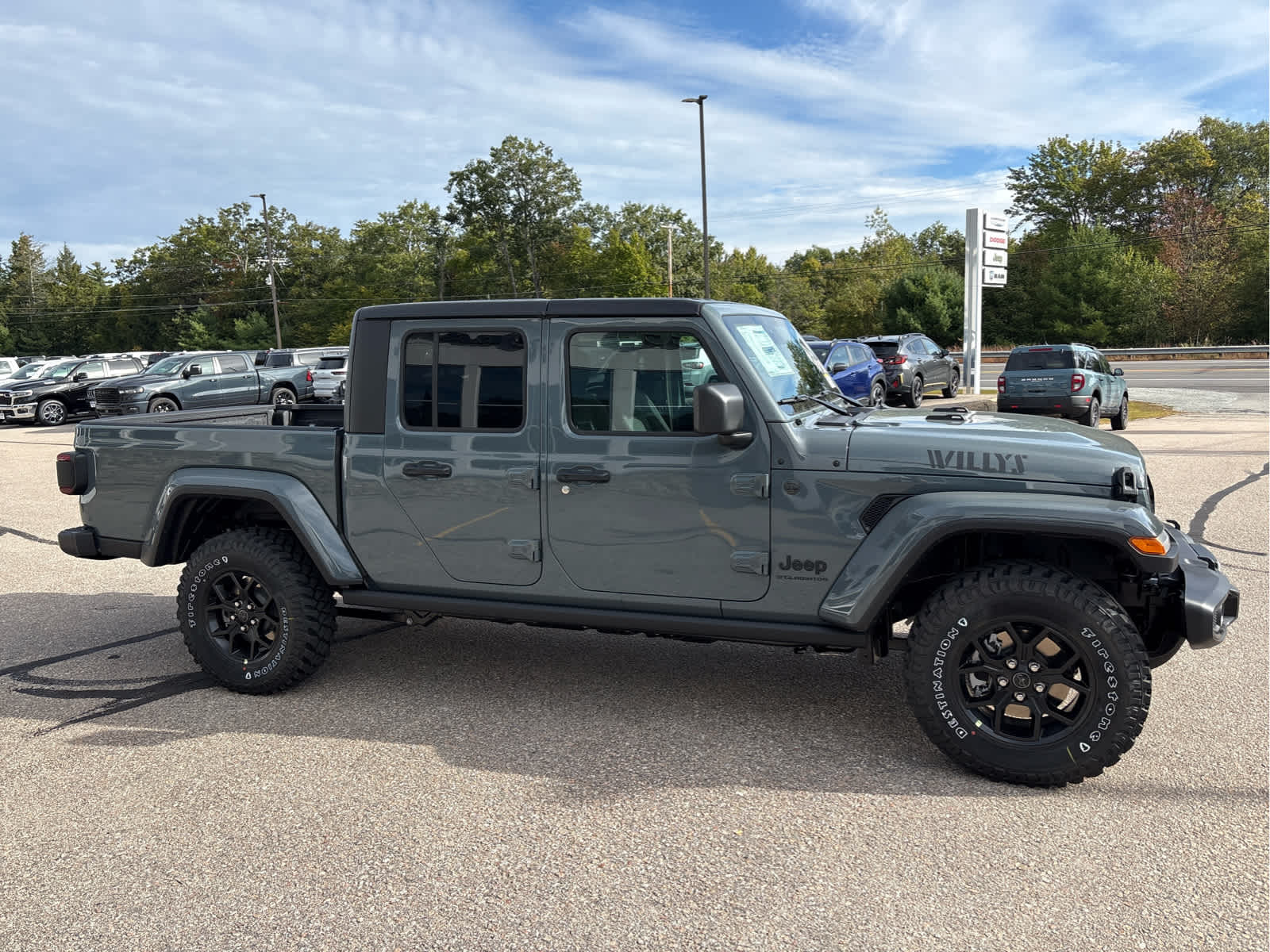 2025 Jeep Gladiator Sport photo 3