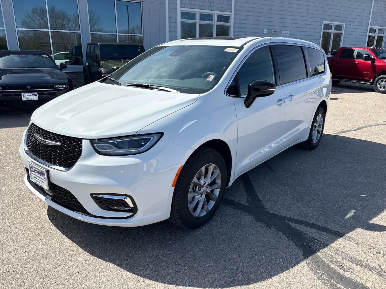2026 Chrysler Pacifica Select AWD's photo