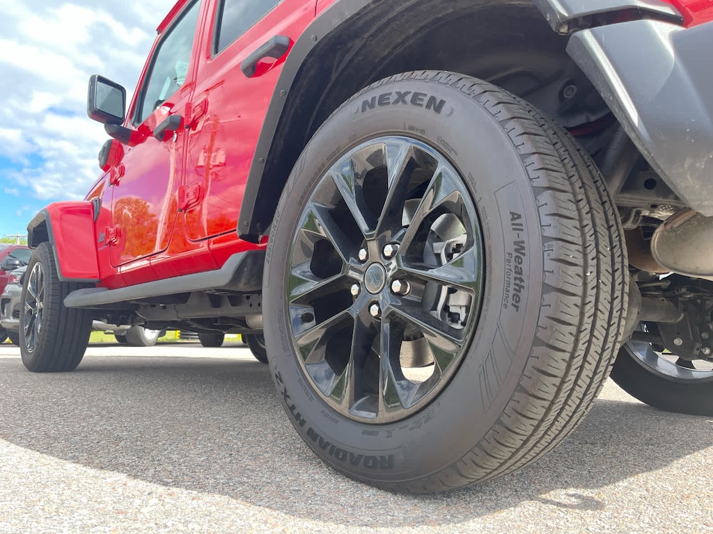 Used 2025 Jeep Wrangler 4xe Sahara SUV