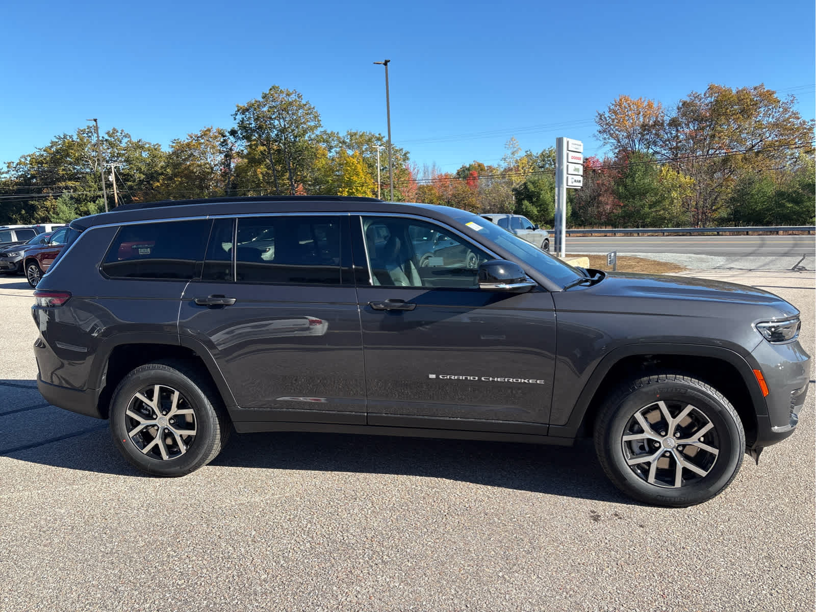 2025 Jeep Grand Cherokee Limited photo 4