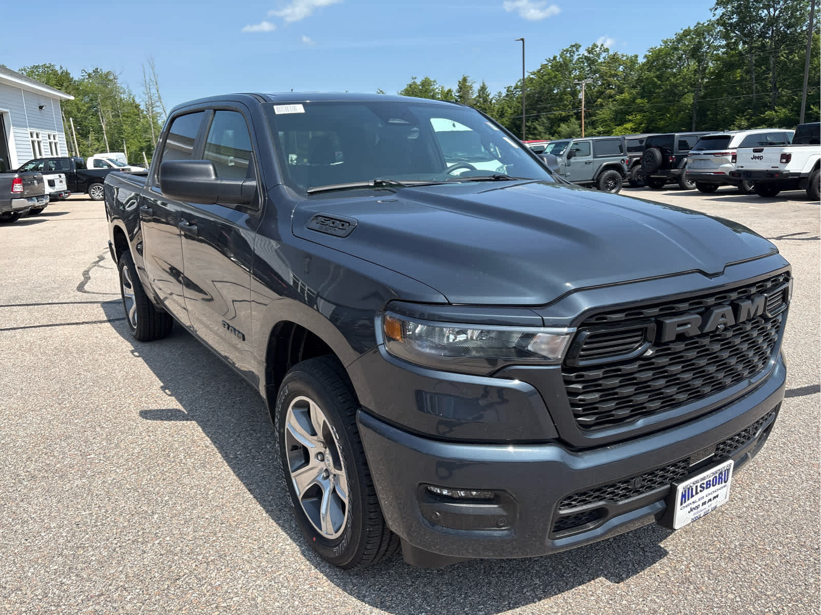 2025 Ram 1500 Tradesman photo 3