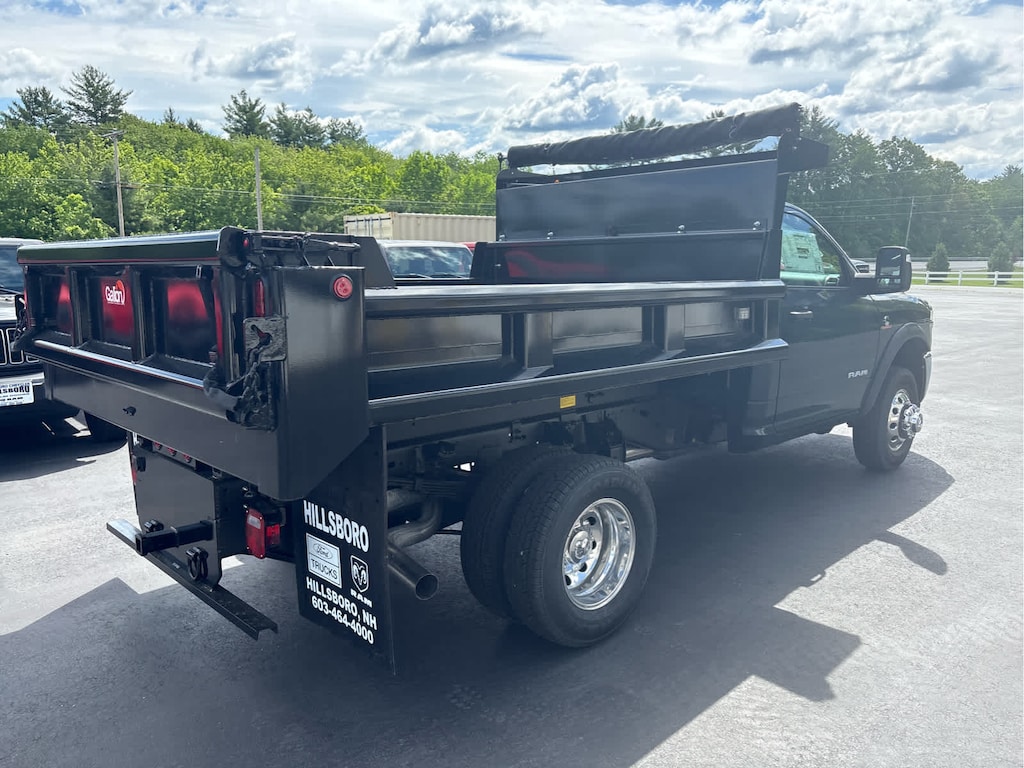 New 2026 Ram 3500 Chassis Cab BIG HORN REGULAR 4X4 60' CA Pickup