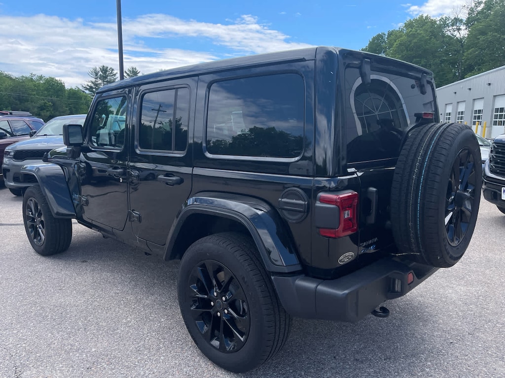 Used 2025 Jeep Wrangler 4xe Sahara SUV