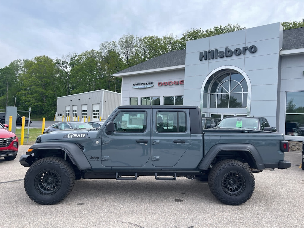 New 2026 Jeep Gladiator Sport Pickup