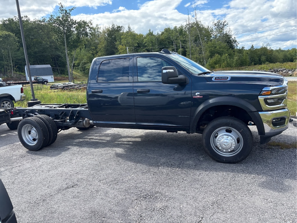 New 2025 Ram 5500 Chassis Cab 5500 TRADESMAN CHASSIS CREW CAB 4X4 60' CA Pickup