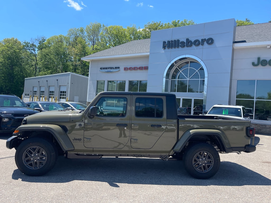 New 2026 Jeep Gladiator Sport Pickup