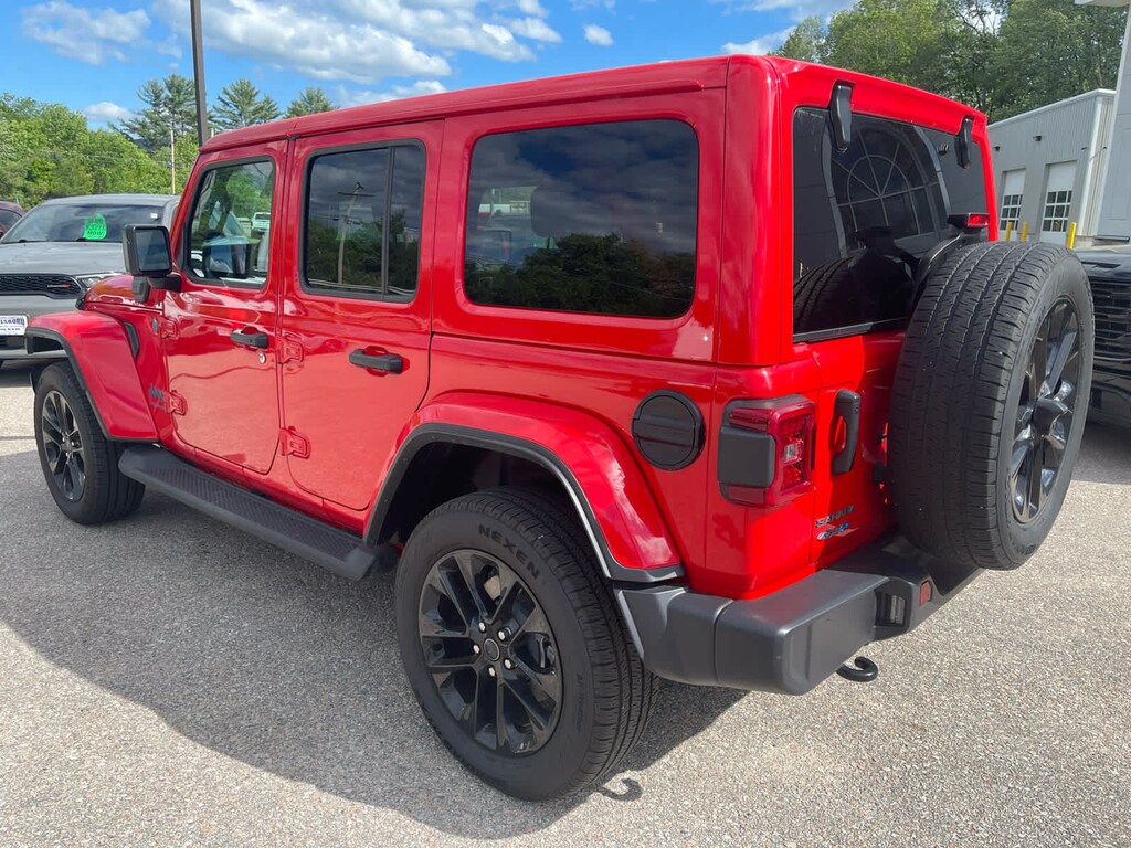 Used 2025 Jeep Wrangler 4xe Sahara SUV