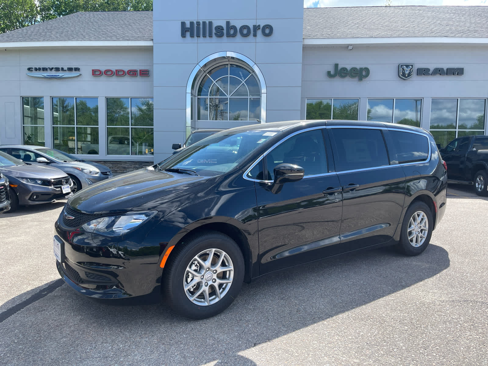 2026 Chrysler Voyager LX's photo