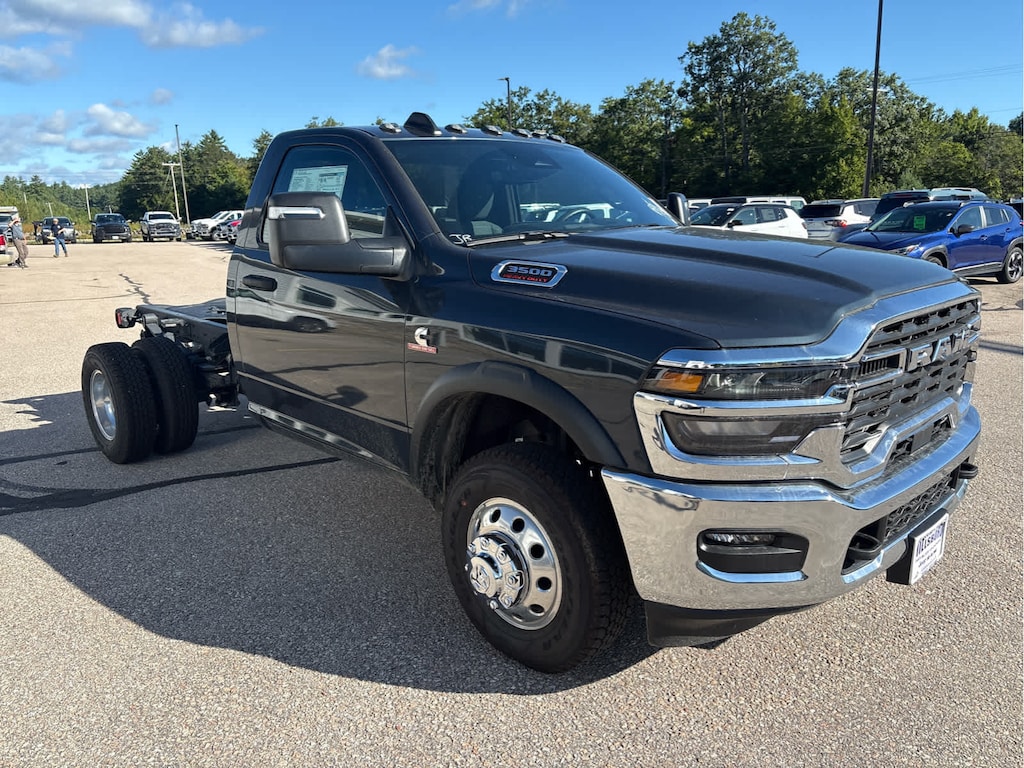 New 2025 Ram 3500 Chassis Cab 3500 TRADESMAN CHASSIS REGULAR CAB 4X4 60' CA Pickup