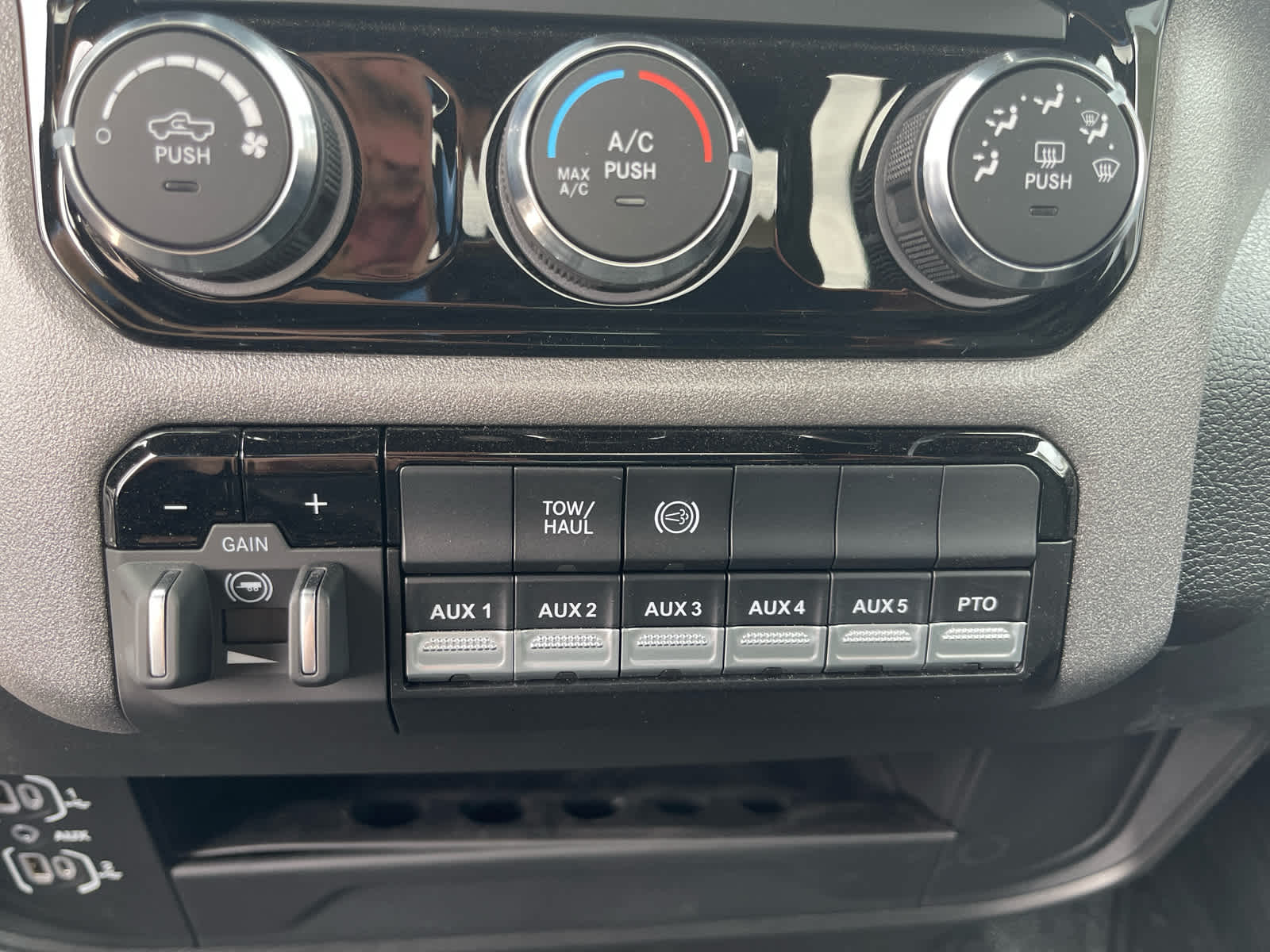2026 RAM 3500 Chassis Tradesman - Photo 15