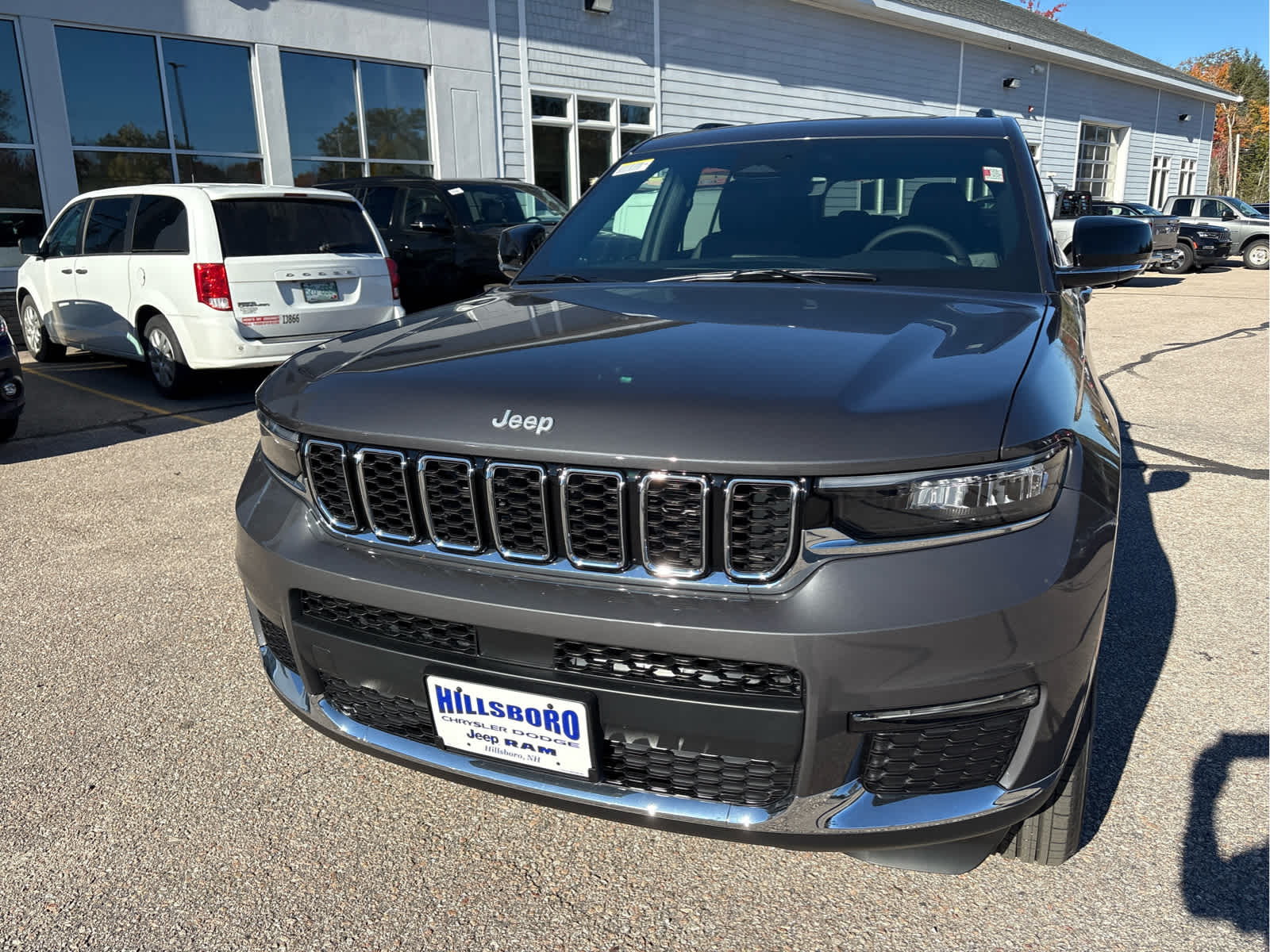 2025 Jeep Grand Cherokee Limited photo 2