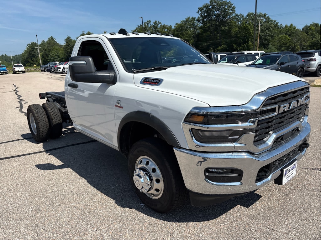 New 2025 Ram 3500 Chassis Cab 3500 TRADESMAN CHASSIS REGULAR CAB 4X4 60' CA Pickup