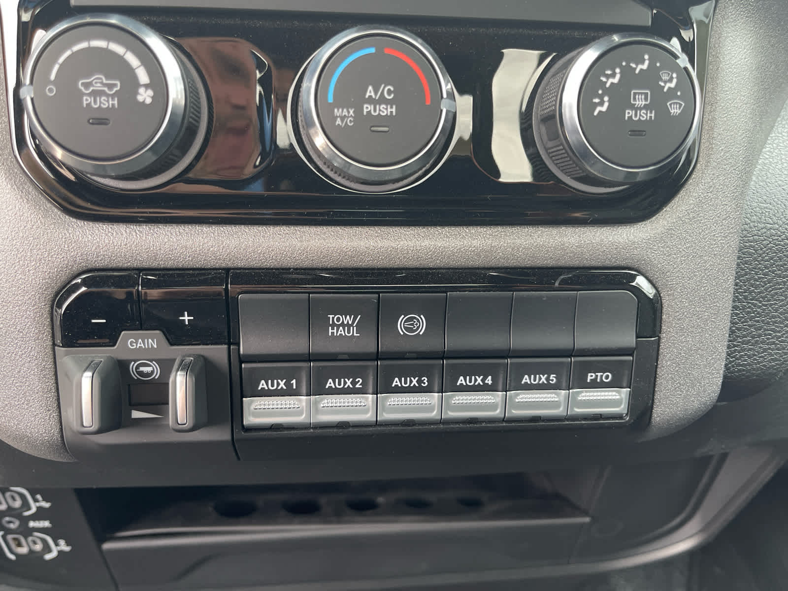 2026 RAM 3500 Chassis Tradesman - Photo 14
