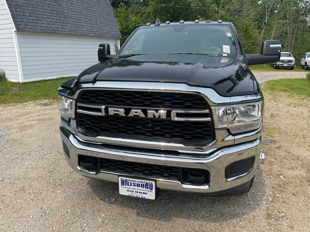 New 2024 Ram 3500 Chassis Cab 3500 TRADESMAN CHASSIS REGULAR CAB 4X4 60' CA Pickup