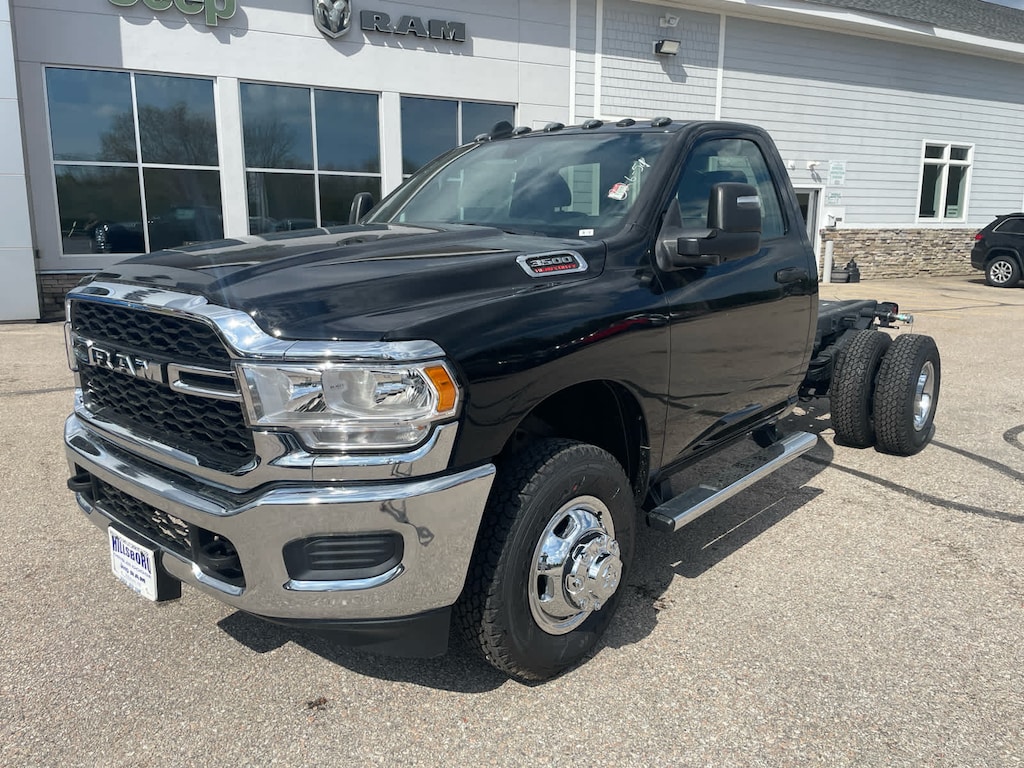 New 2024 Ram 3500 Chassis Cab 3500 TRADESMAN CHASSIS REGULAR CAB 4X4 60' CA Pickup