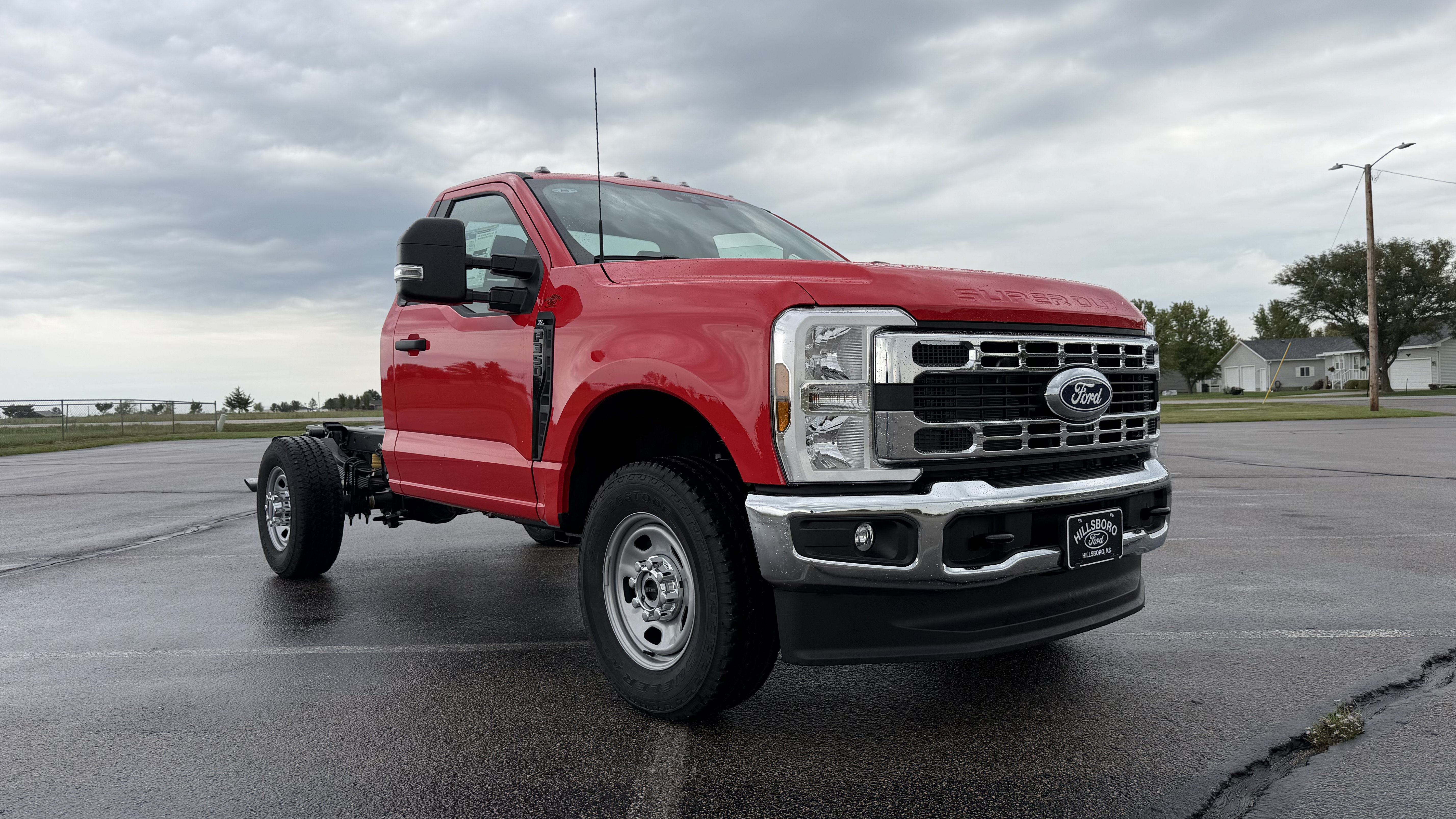 2027 Ford Super Duty F-350 SRW XL XL 4WD Reg Cab 145 WB 60 CA